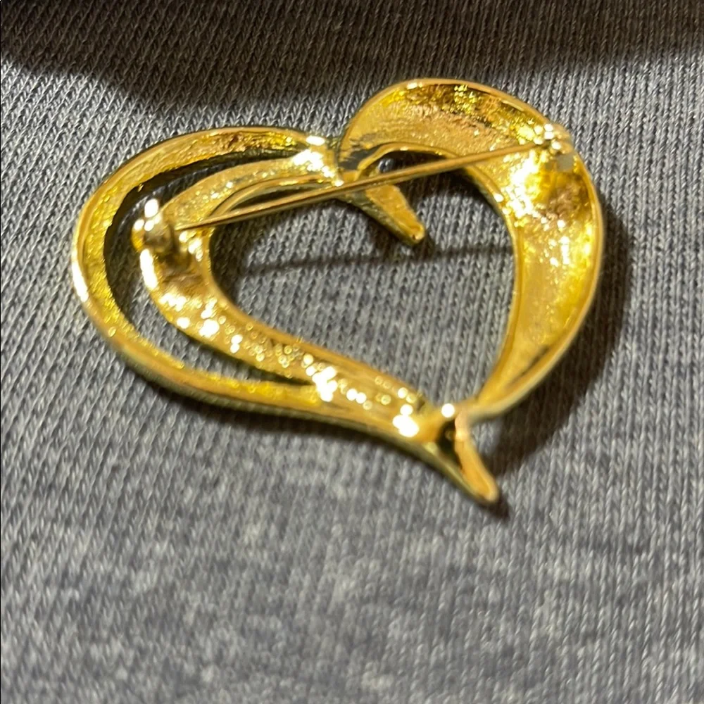 American jewelry company this striking